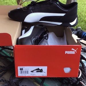 New without a tag with the original box black pumas SF R-cat Size 11